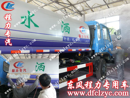 湖北程专业的喷漆师傅进行喷漆作业