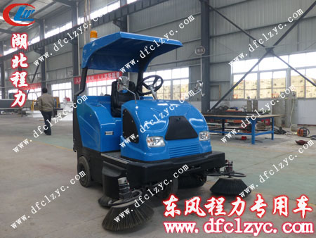 清扫宽度为1880mm电动扫路车