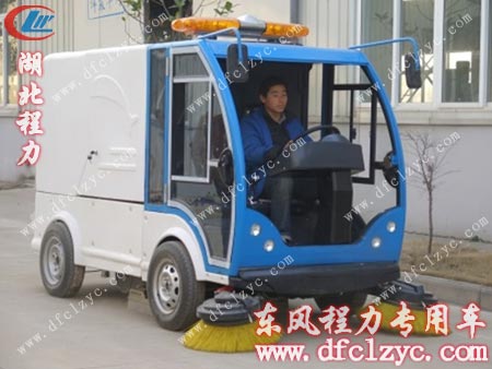 清扫宽度为2000mm的大型电动扫路车