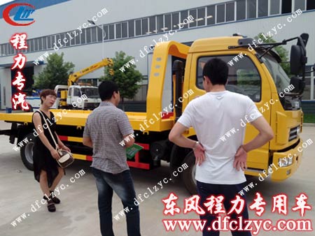 刚下线的东风多利卡一拖二清障车
