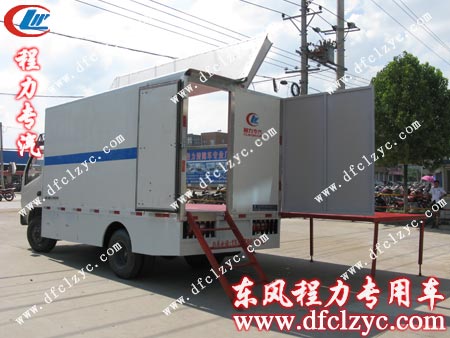 方便实用的流动舞台车工作人员通道