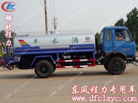 方形罐,银灰银蓝的东风145洒水车