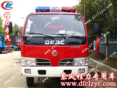 东风小霸王消防车醒目大气的头部造型