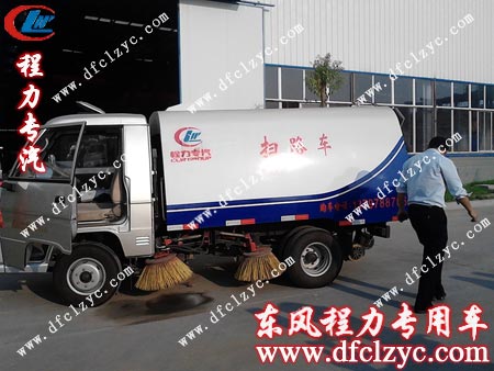 福田扫路车