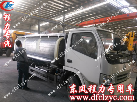 东风劲卡加油车