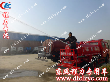 东风福瑞卡双排座多功能洒水车高炮展示