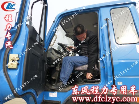 东风145洒水车准备出发了
