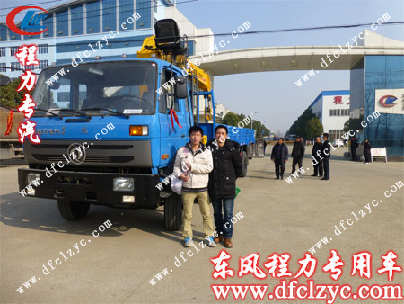 客户出发前在公司门口留影