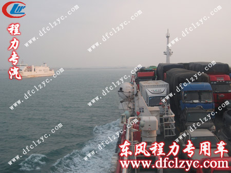 巨型航海船上海天一线的黛绿海景观