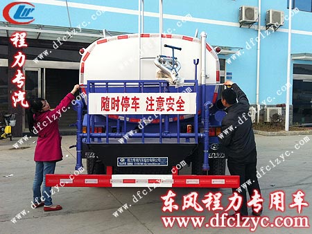 正在质检的湖北程力工作人员