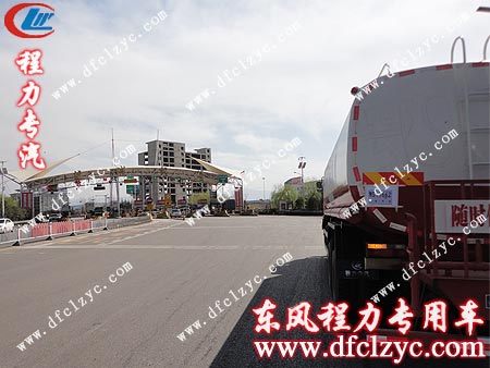 东风1208后双桥洒水车到达山西运城