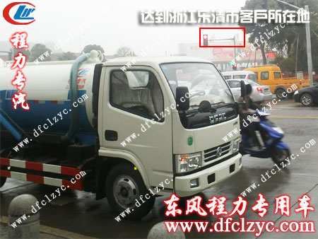 东风小霸王吸污车到达客户所在地