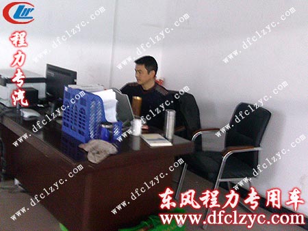 东风多利卡随车吊带清障多用车达用户所在地