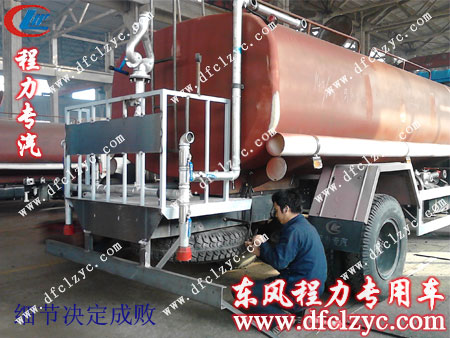 湖北程力洒水车厂家洒水车车间