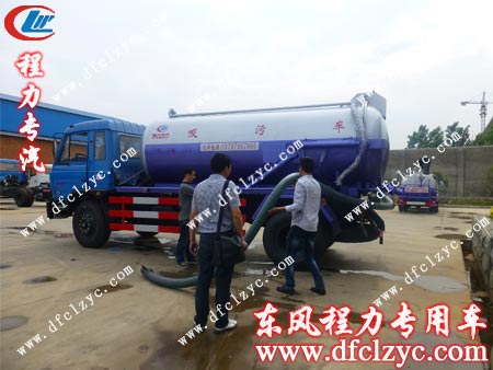 东风153吸污车试车