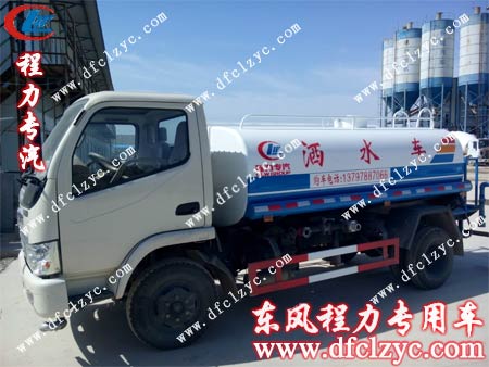 东风劲卡洒水车在马总的搅拌厂内