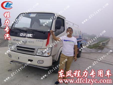 东风小霸王洒水车