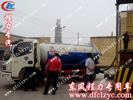 湖北程力东风多利卡吸污衬塑车PK东风小霸王吸粪车