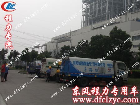 洒水车、扫路车到达平顶山用户所在地