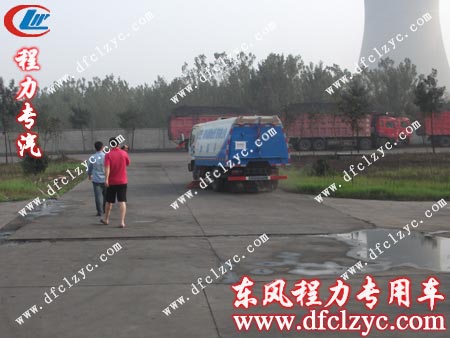 湖北程力东风劲卡扫路车