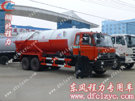 东风后双桥吸污车