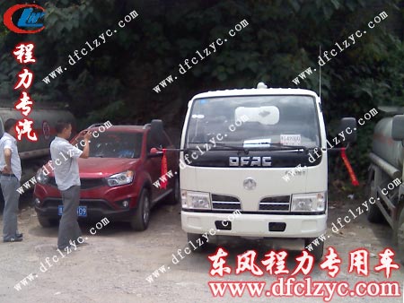 东风小霸王吸污车交接车