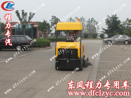 湖北程力电动扫路车清扫效果图