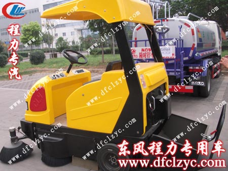 湖北程力电动扫路车