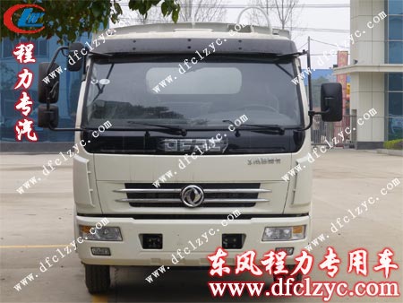 东风多利卡清洗带扫路车正面图