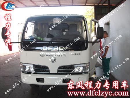 秦皇岛客户验收东风小霸王扫路车