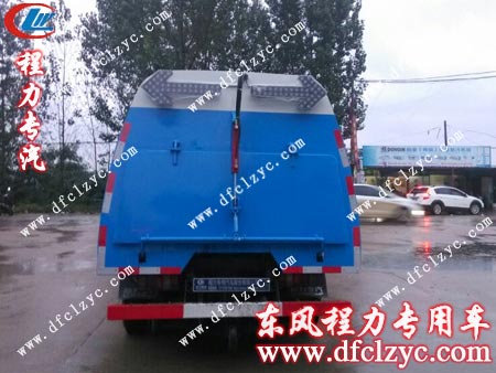 湖北程力扫路车尾部