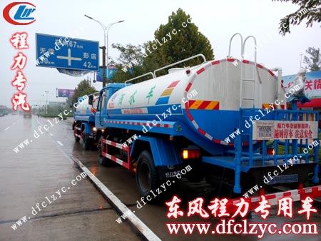 即将到达郑州的湖北程力东风145洒水车