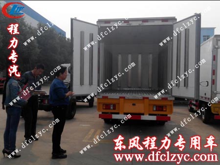 冷藏车客户到湖北程力提车场景二