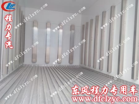 湖北程力五十铃双排座冷藏车四周不锈钢通风槽展示