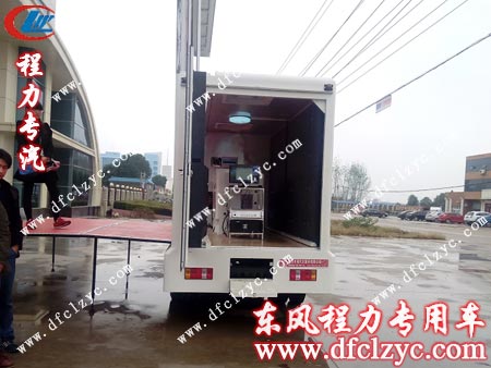 湖北程力LED广告宣传车厢体内部