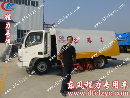 湖北程力扫路车车间员工王兴松