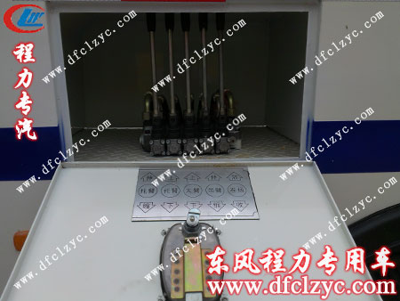 东风多利卡拖吊式清障车工作平台
