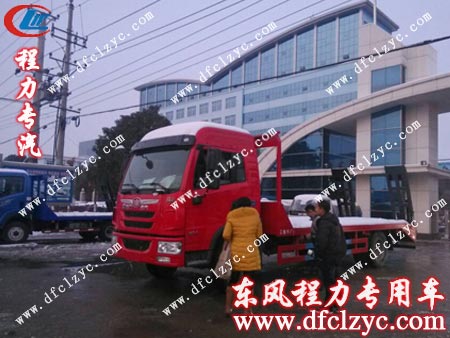 张先生再次对该车做了详细的检查与验收