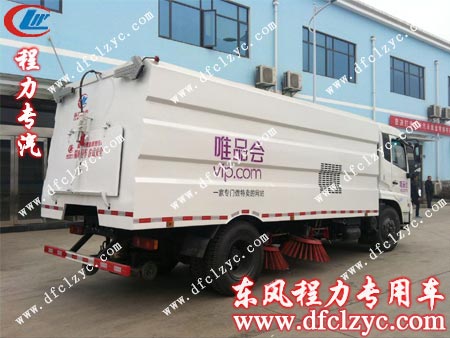 东风天锦扫路车在湖北程力公司质检部门等待质检