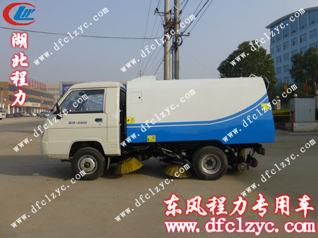 湖北程力福田2300扫路车侧面展示图