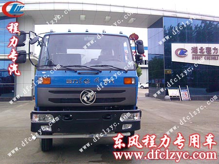 东风145洒水车出厂前在湖北程力门口留影