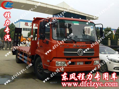 东风天锦平板运输车出发前在湖北程力门口留影