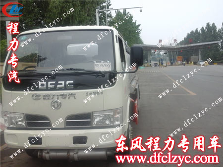 东风小多利卡流动加油车通过尉氏高速