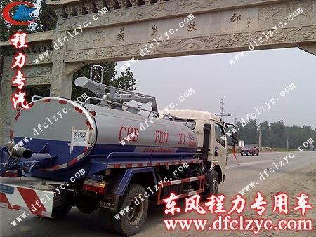 东风多利卡吸粪车途经羲皇故都