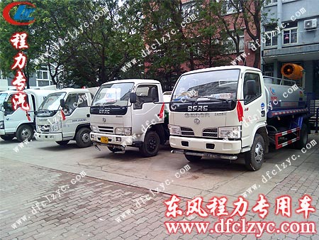 湖北程力东风小多利卡多功能喷药车和福田挂桶式垃圾车验收完毕
