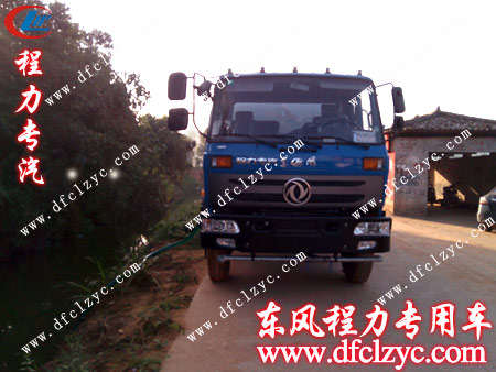 客户正在验收东风145多功能绿化洒水车