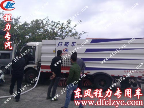 湖北程力东风多利卡扫路车试车图