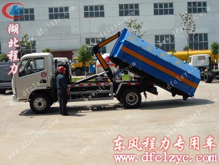 湖北程力集团东风小多利卡勾臂垃圾车图片