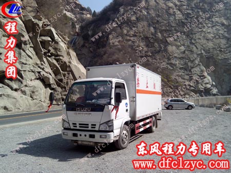 五十铃易燃气体运输车刀卡“八百里秦川”的秦岭