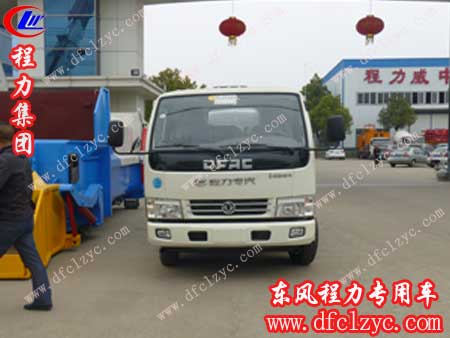 东风小多利卡洒水车正准备开往用户所在地